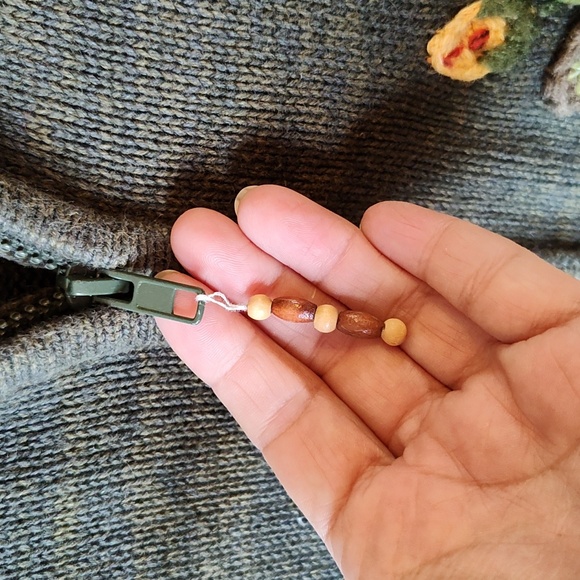 Stitches in time fall foower sweater - Picture 6 of 6